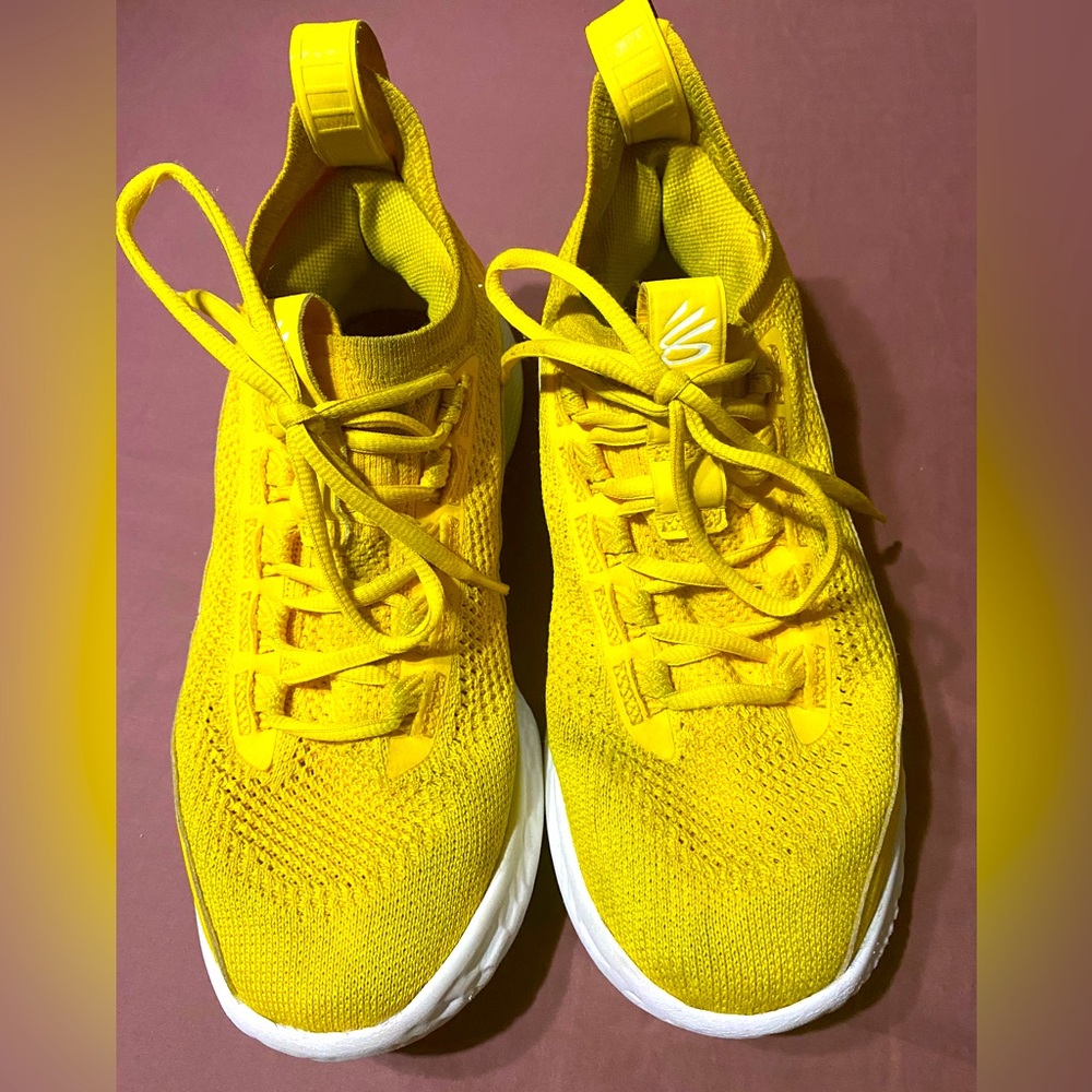 Steph Curry Flow basketball shoes